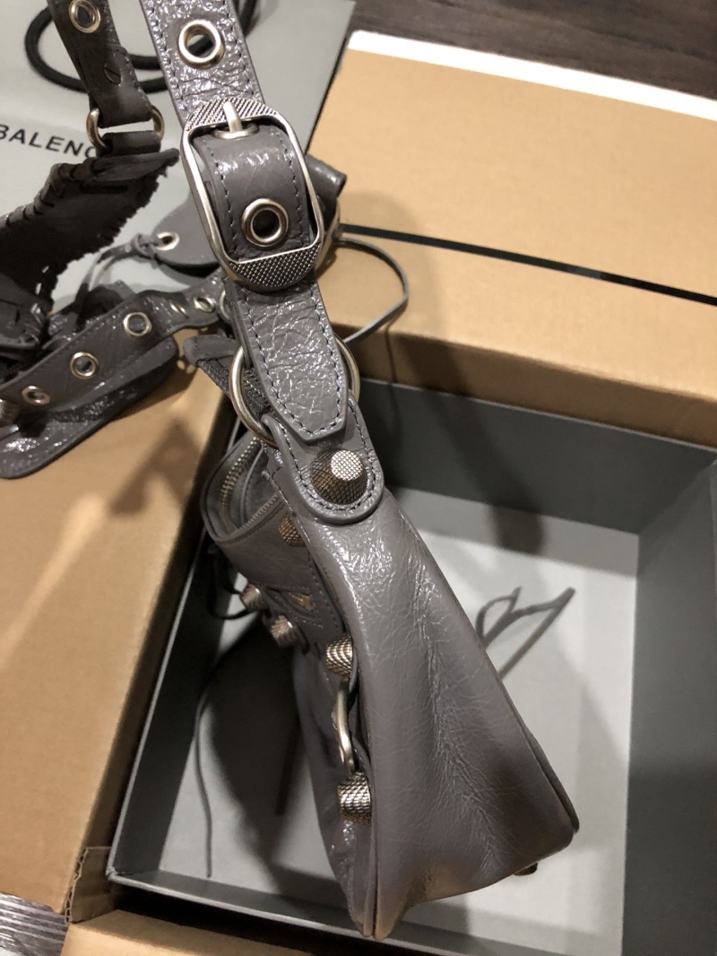 Ba1en*iaga le cagole bags